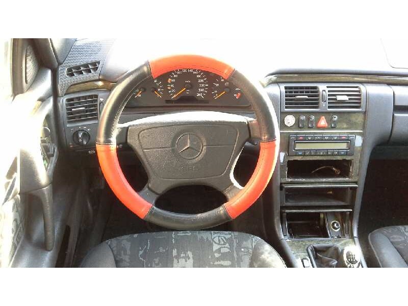 mercedes-benz clase e (w210) berlina del año 1996