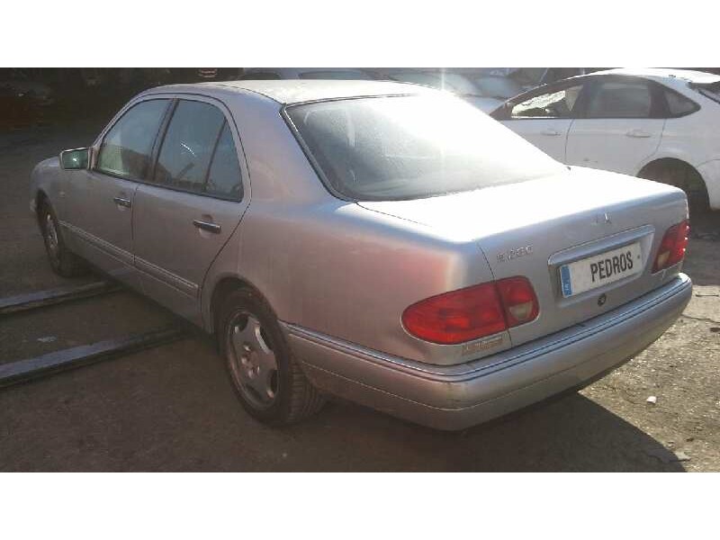 mercedes-benz clase e (w210) berlina del año 1996