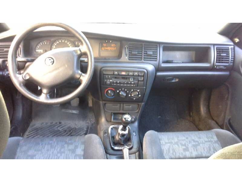 opel vectra b berlina del año 1999