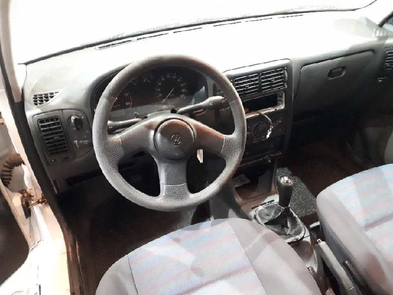 volkswagen polo berlina (6n1) del año 1997