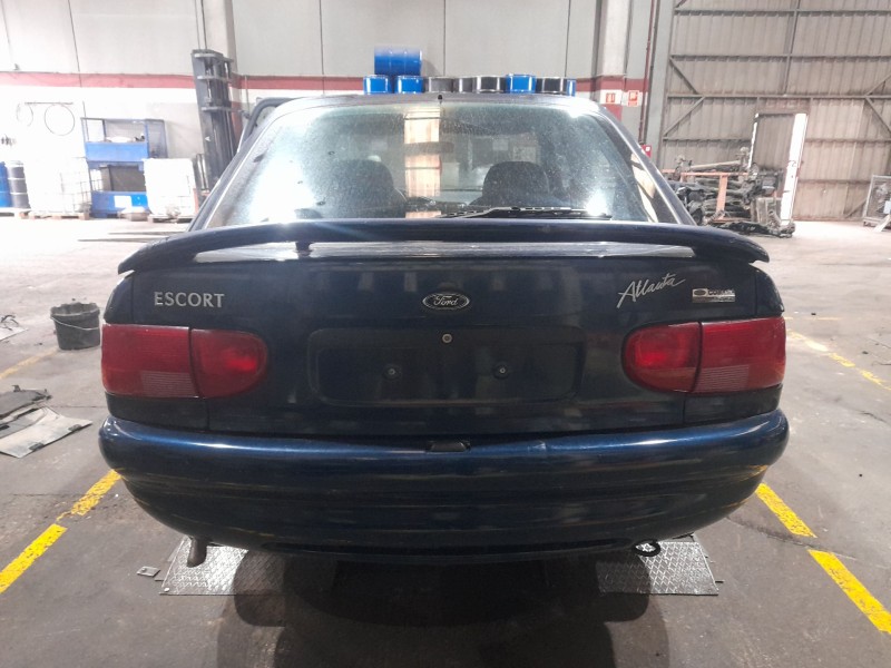 ford escort berlina del año 1995