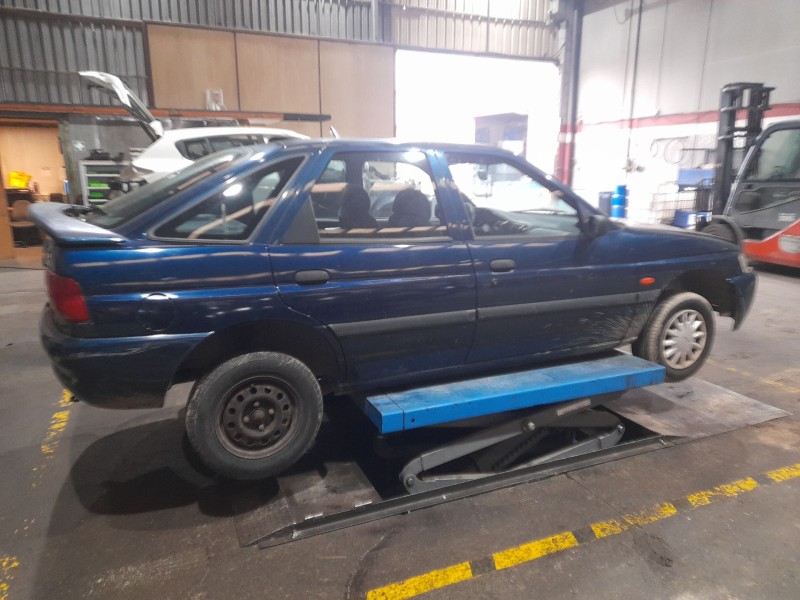 ford escort berlina del año 1995