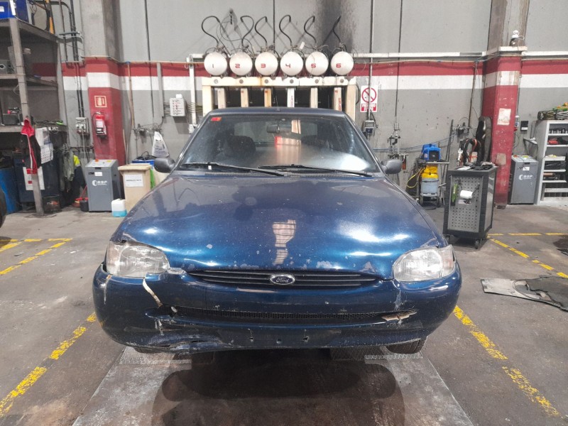 ford escort berlina del año 1995