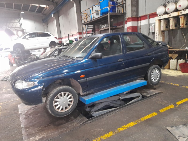 ford escort berlina del año 1995
