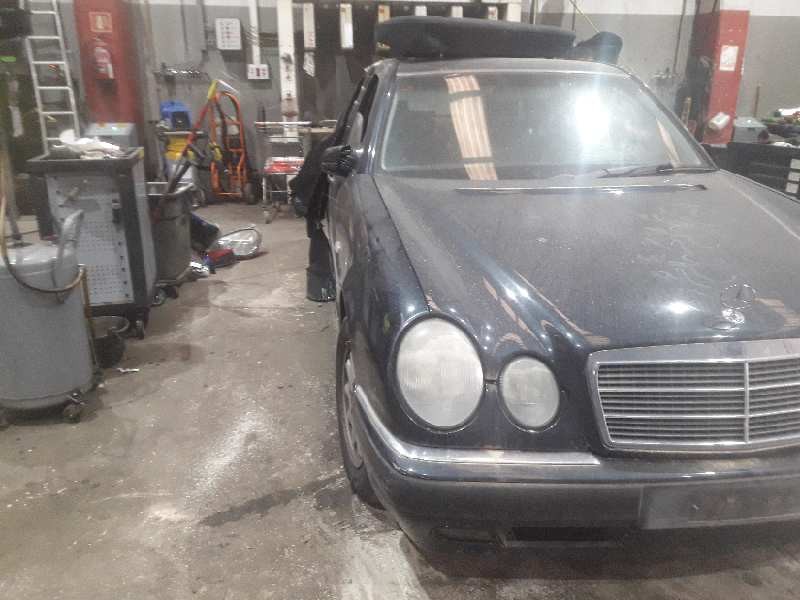 mercedes-benz clase e (w210) berlina del año 1999