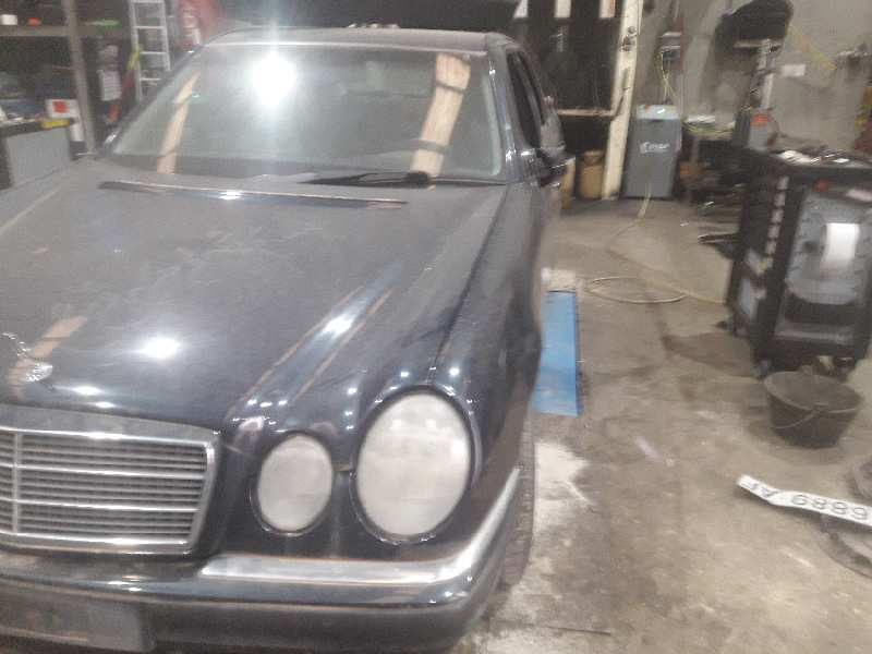 mercedes-benz clase e (w210) berlina del año 1999