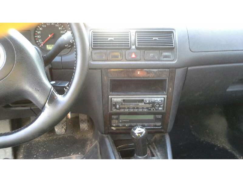 volkswagen golf iv berlina (1j1) del año 1999