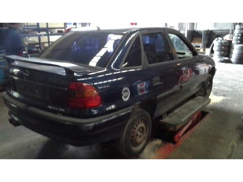 opel astra f berlina del año 1997