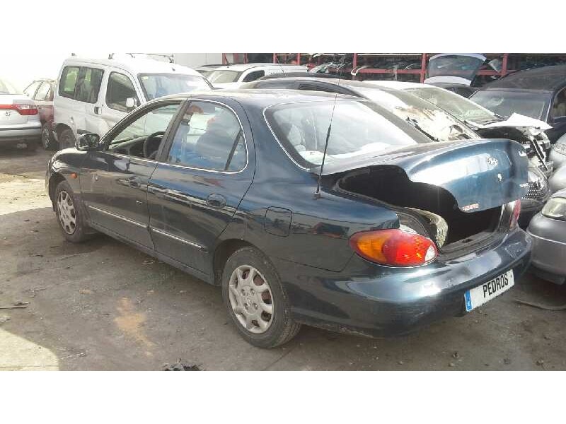 hyundai lantra berlina (rd) del año 2000