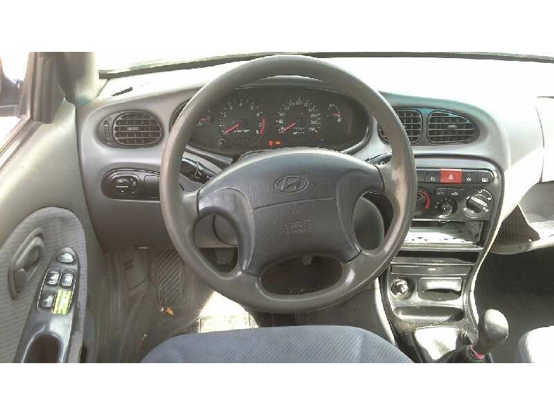 hyundai lantra berlina (rd) del año 2000