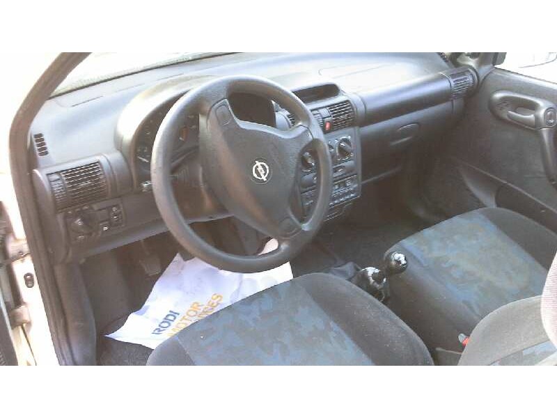 opel corsa b del año 2000