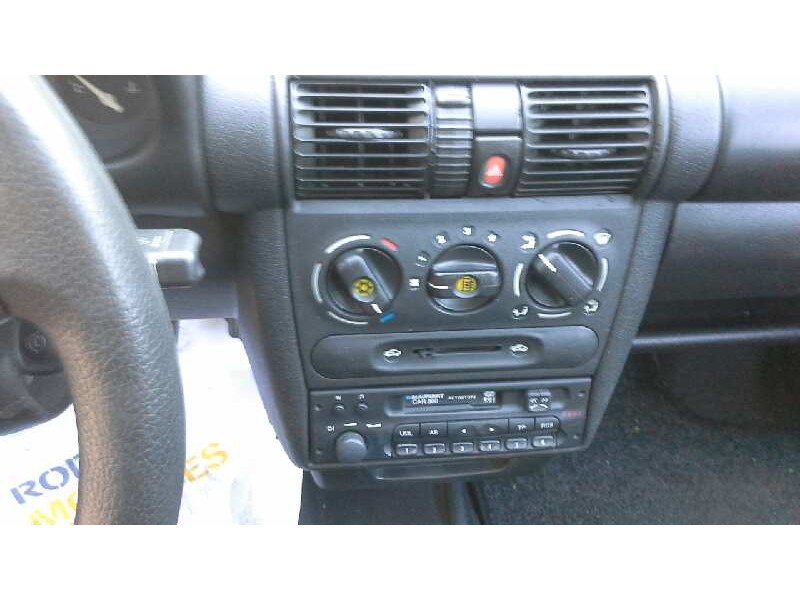 opel corsa b del año 2000