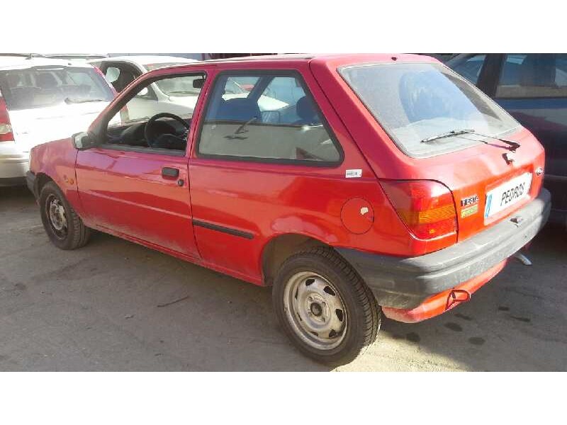 ford fiesta berlina del año 1996