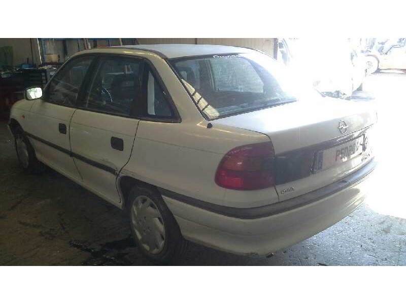 opel astra f berlina del año 1997