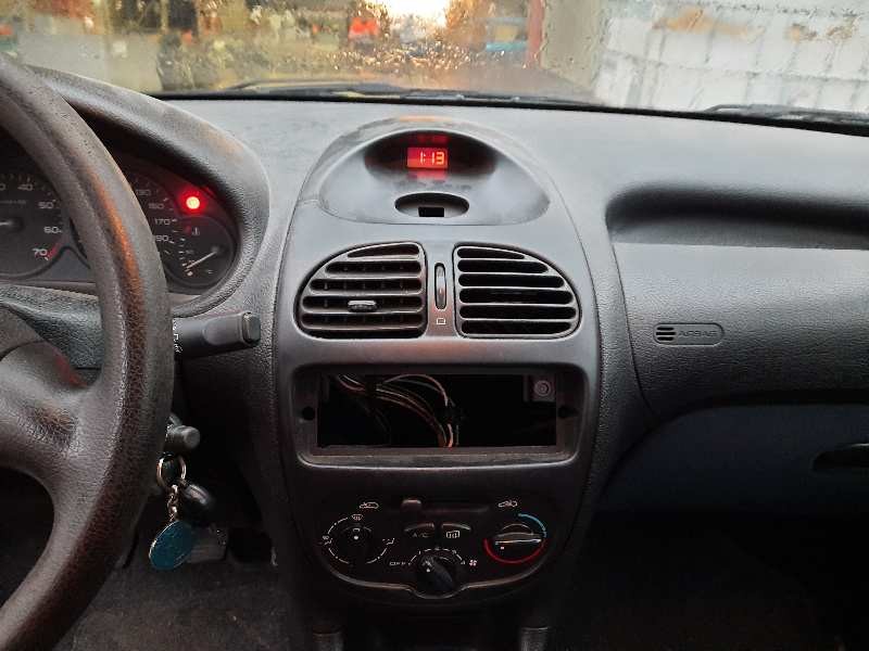 peugeot 206 berlina del año 1999