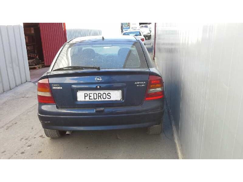 opel astra g berlina del año 2000