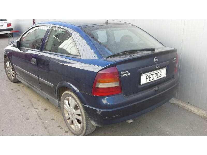 opel astra g berlina del año 2000