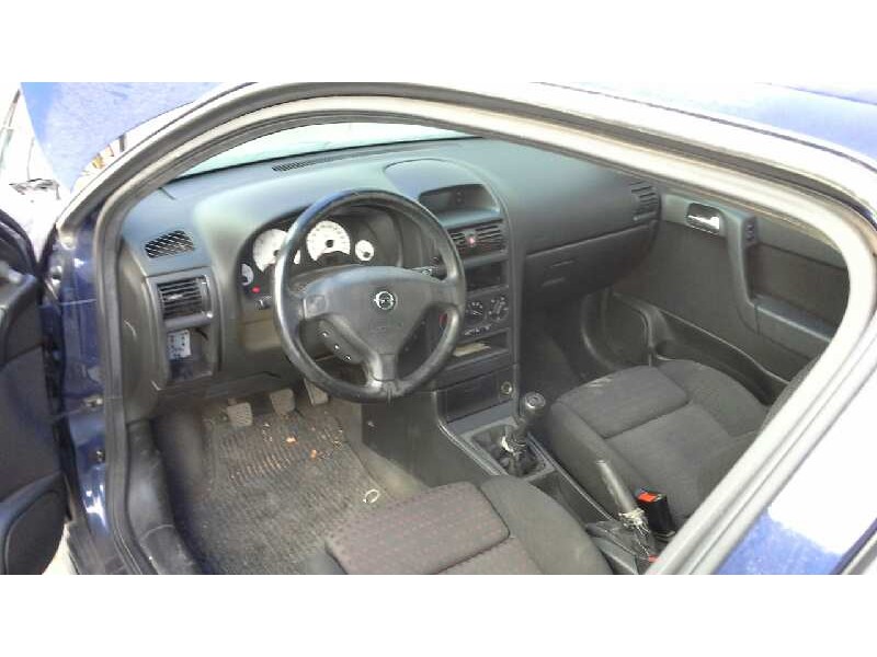 opel astra g berlina del año 2000