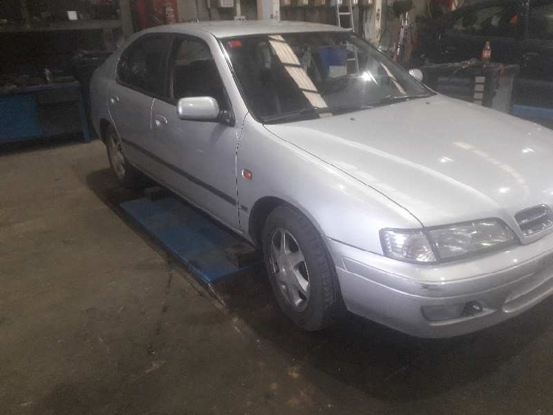 nissan primera berlina (p11) del año 1998