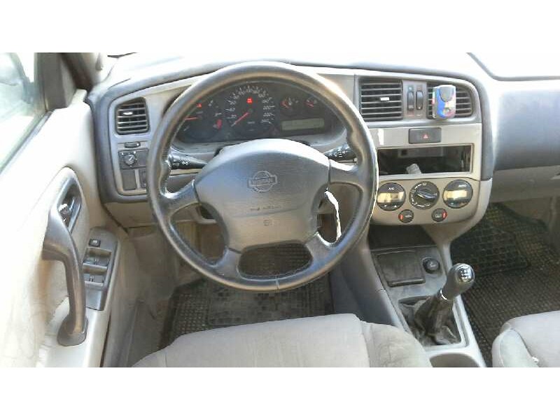 nissan primera berlina (p11) del año 2000