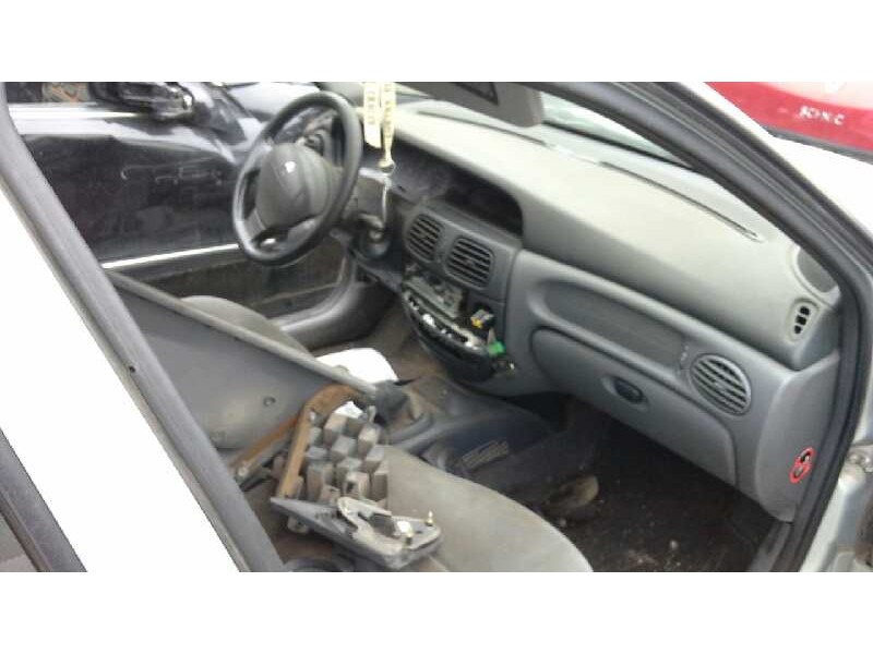 renault megane i classic (la0) del año 2000