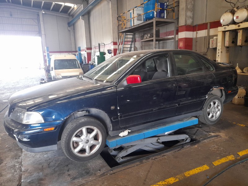 volvo s40 berlina del año 1999