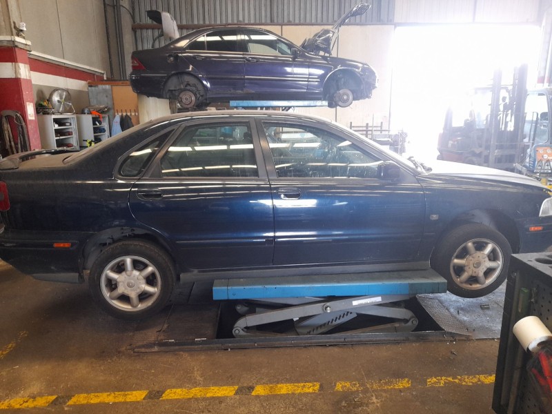 volvo s40 berlina del año 1999