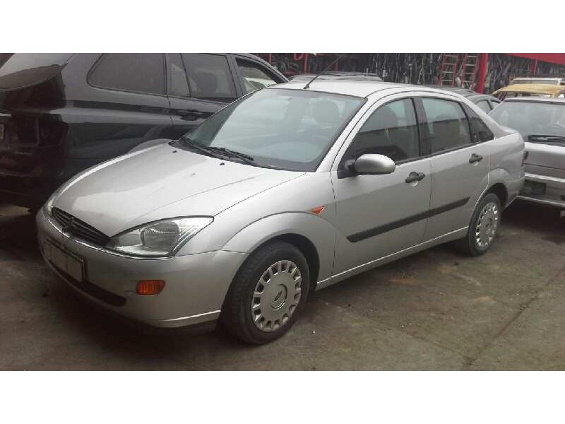 ford focus berlina (cak) del año 2000