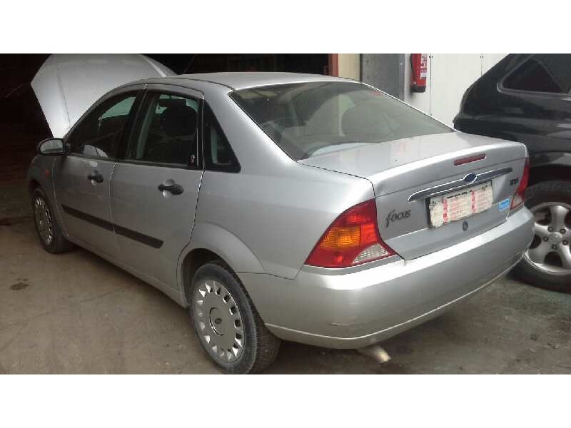 ford focus berlina (cak) del año 2000
