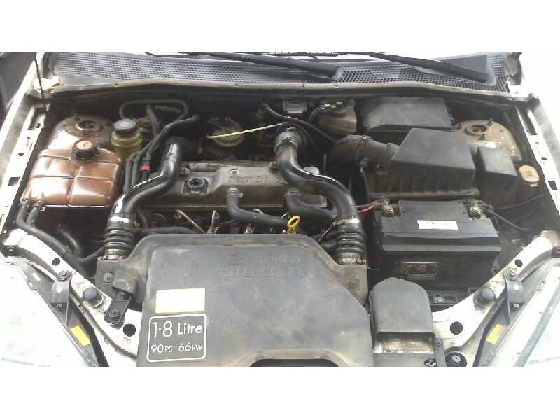 ford focus berlina (cak) del año 2000