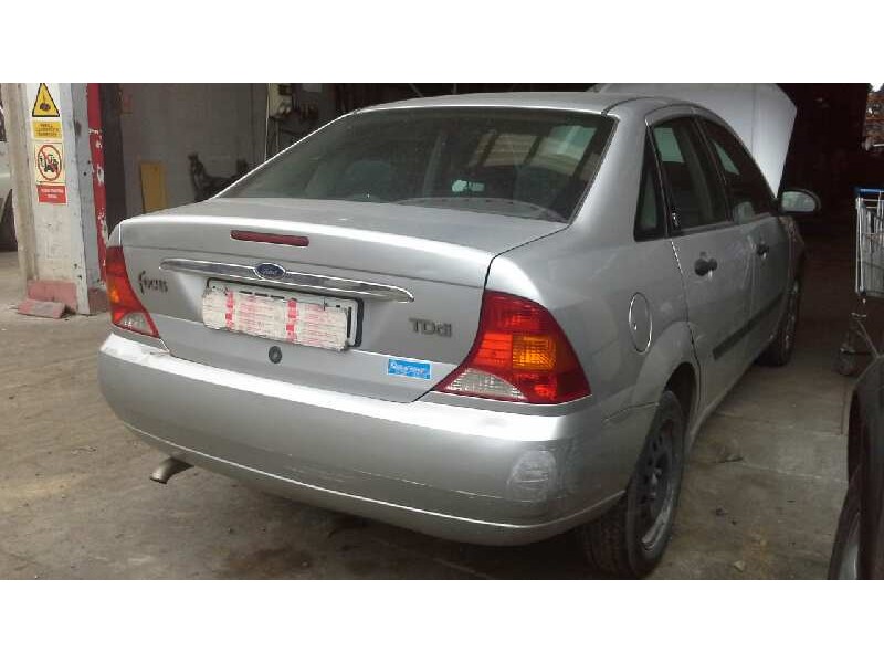 ford focus berlina (cak) del año 2000