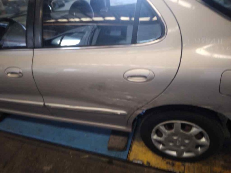 hyundai lantra berlina (rd) del año 2000