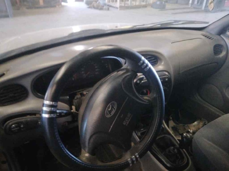 hyundai lantra berlina (rd) del año 2000