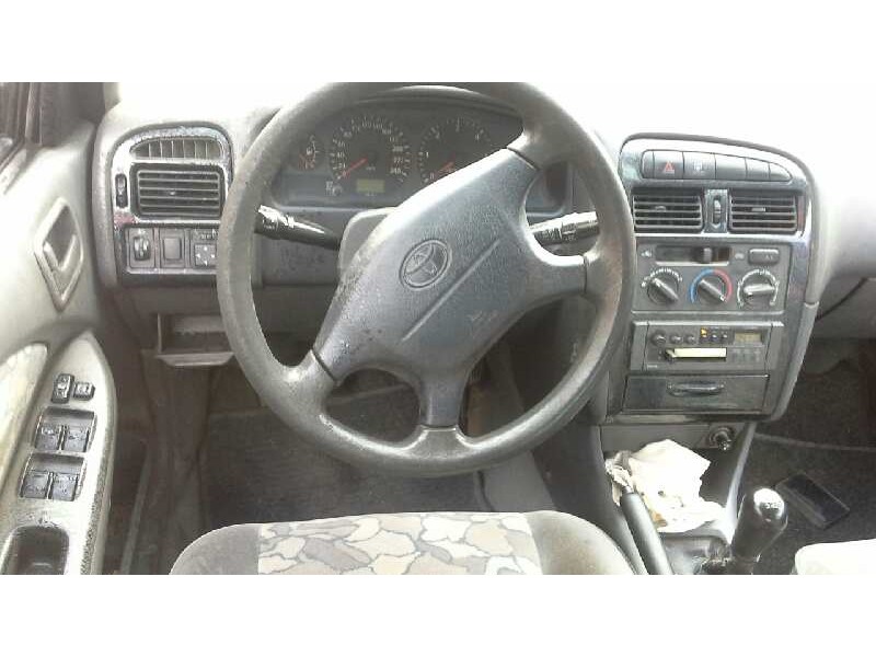 toyota avensis berlina (t 22) del año 1998