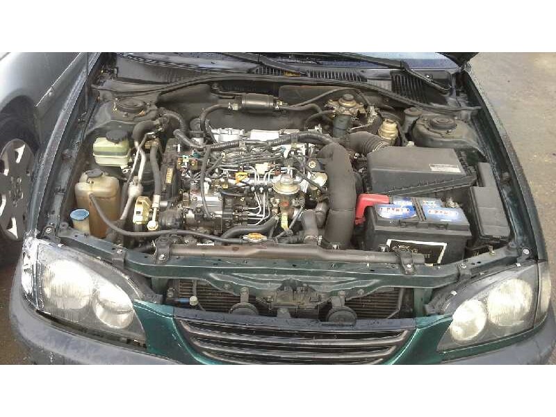 toyota avensis berlina (t 22) del año 1998