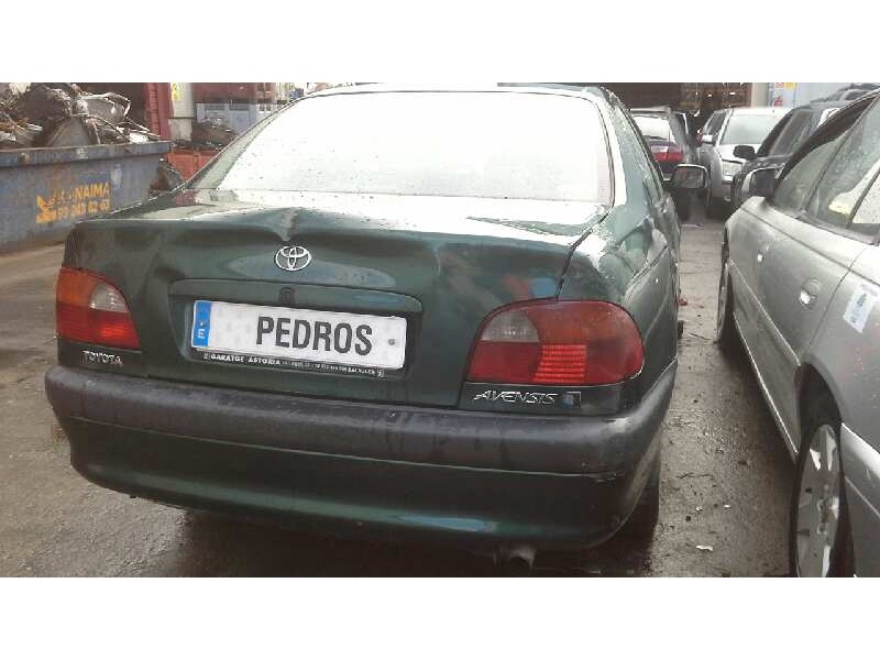 toyota avensis berlina (t 22) del año 1998