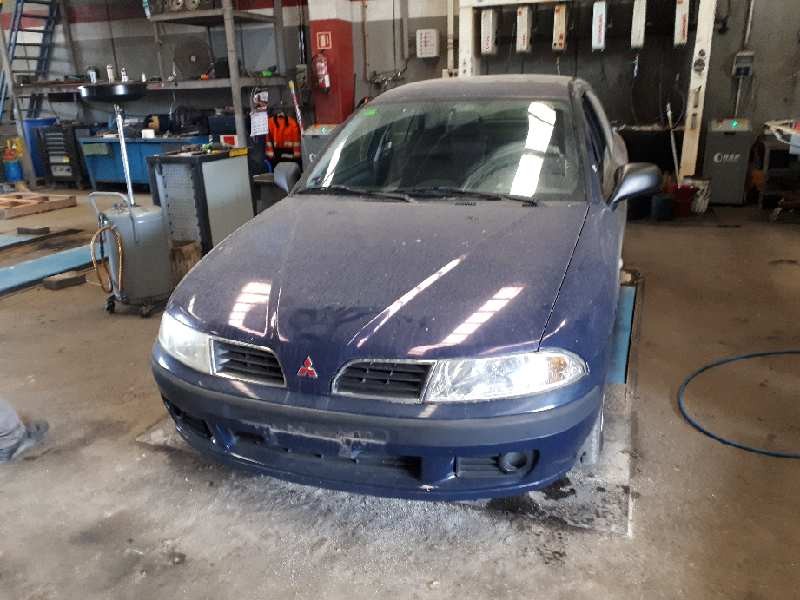 mitsubishi carisma berlina 4 (da0) del año 2000