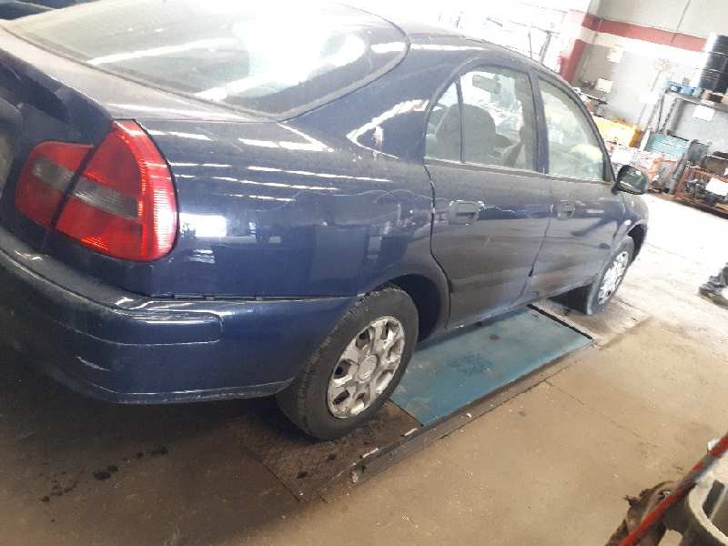 mitsubishi carisma berlina 4 (da0) del año 2000