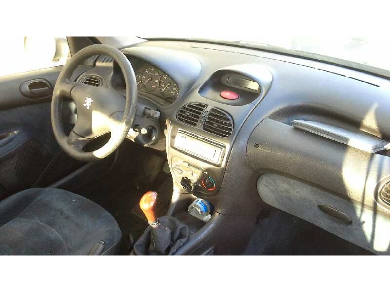 peugeot 206 berlina del año 1999