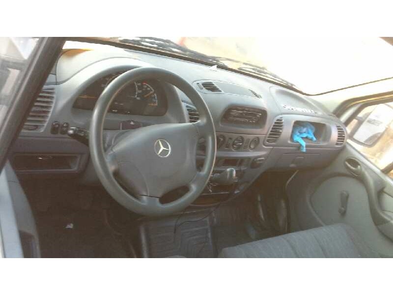 mercedes-benz sprinter 02.00  caja cerrada del año 2000