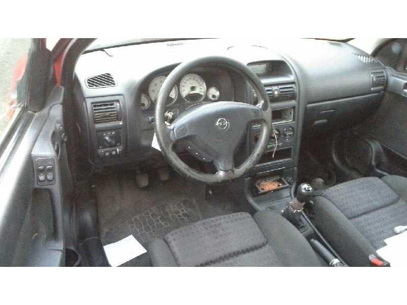 opel astra g berlina del año 2000