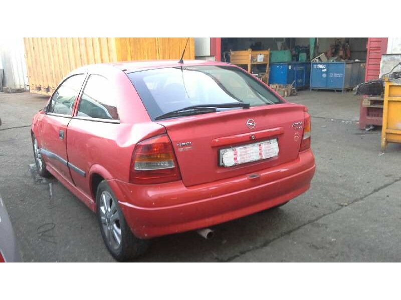 opel astra g berlina del año 2000