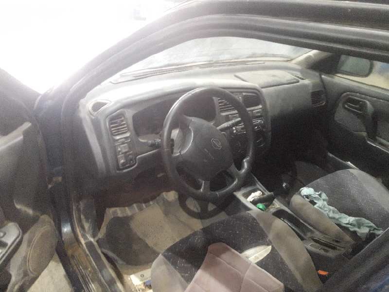 nissan primera berlina (p11) del año 1998