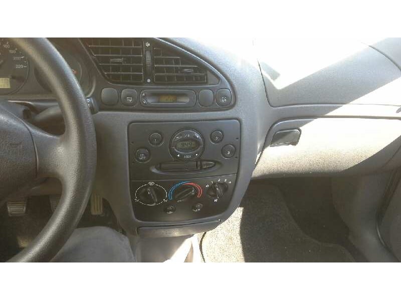 ford fiesta berlina (dx) del año 1999