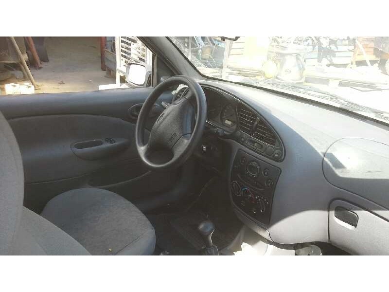 ford fiesta berlina (dx) del año 1999