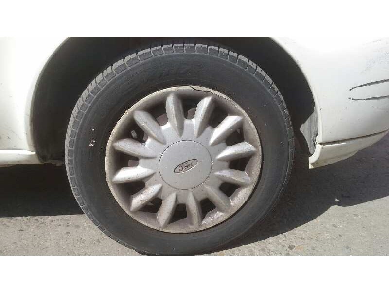 ford fiesta berlina (dx) del año 1999