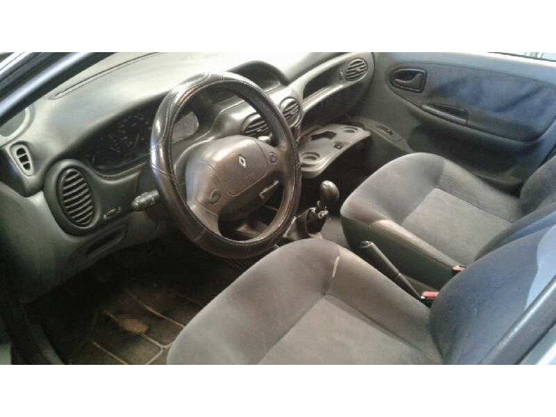 renault megane i berlina hatchback (ba0) del año 1997