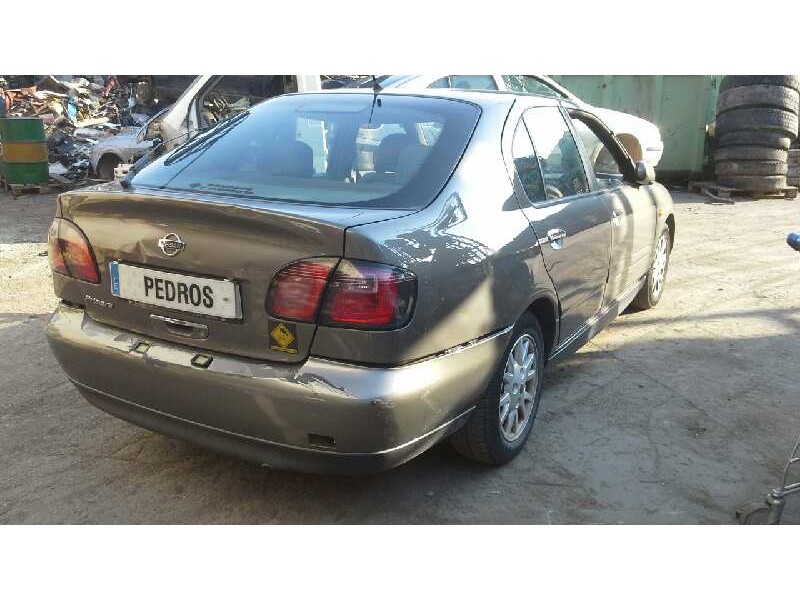 nissan primera berlina (p11) del año 2000