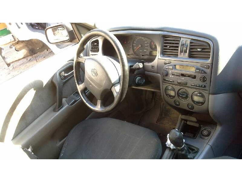 nissan primera berlina (p11) del año 2000