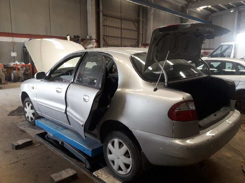 daewoo lanos del año 2000